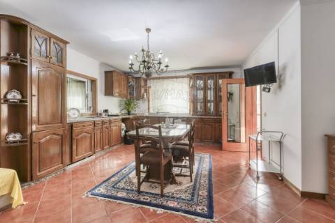 Moradia T5 para venda