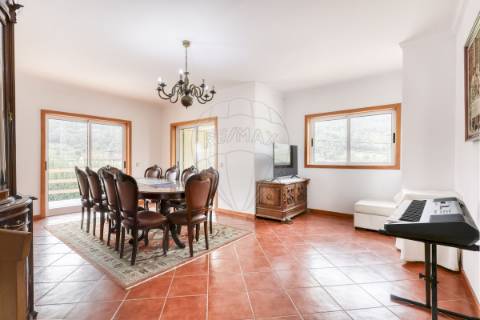 Moradia T5 para venda