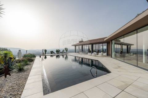 Moradia T7 para venda