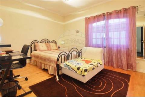 Moradia T4 para venda