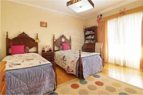 Moradia T4 para venda