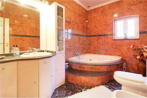 Moradia T4 para venda