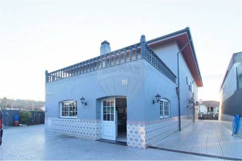 Moradia T4 para venda