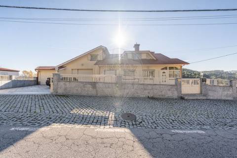 Moradia T5 para venda