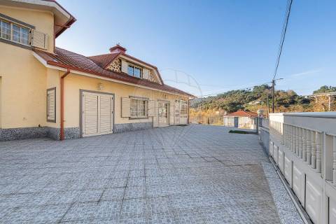 Moradia T5 para venda