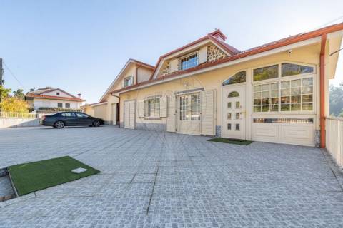 Moradia T5 para venda