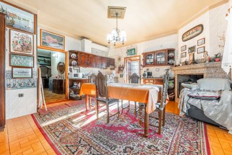 Moradia T5 para venda