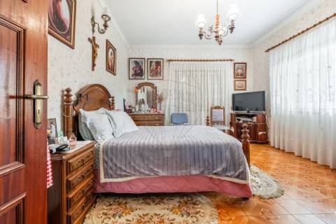 Moradia T5 para venda