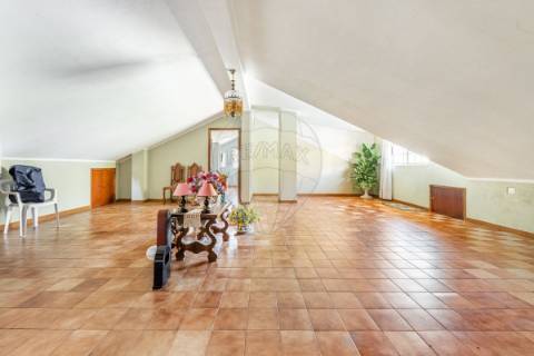 Moradia T5 para venda