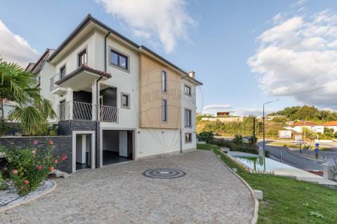 Moradia T4 para venda