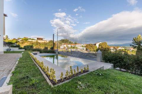 Moradia T4 para venda