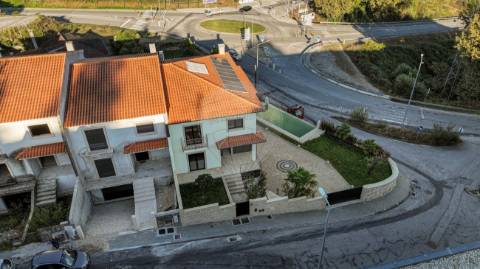 Moradia T4 para venda