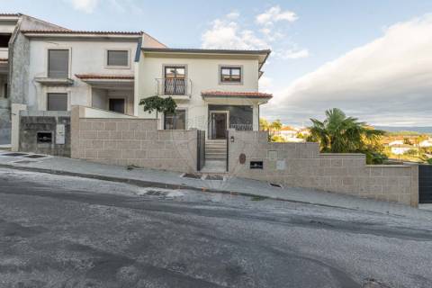 Moradia T4 para venda