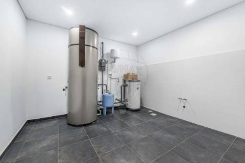 Moradia T4 para venda