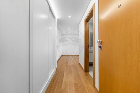 Moradia T4 para venda