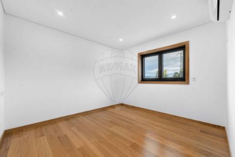 Moradia T4 para venda