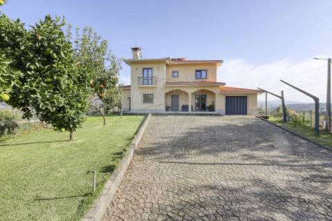 Moradia T4 para venda