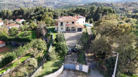 Moradia T4 para venda