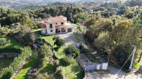 Moradia T4 para venda