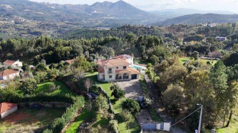 Moradia T4 para venda