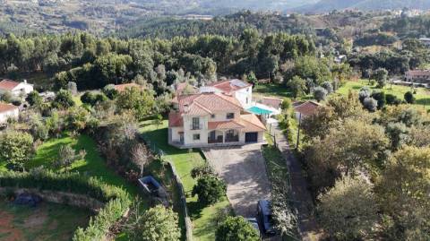 Moradia T4 para venda