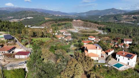 Moradia T4 para venda