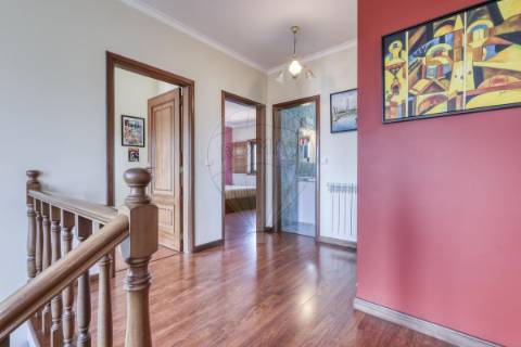 Moradia T4 para venda