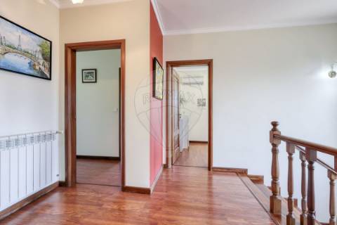 Moradia T4 para venda