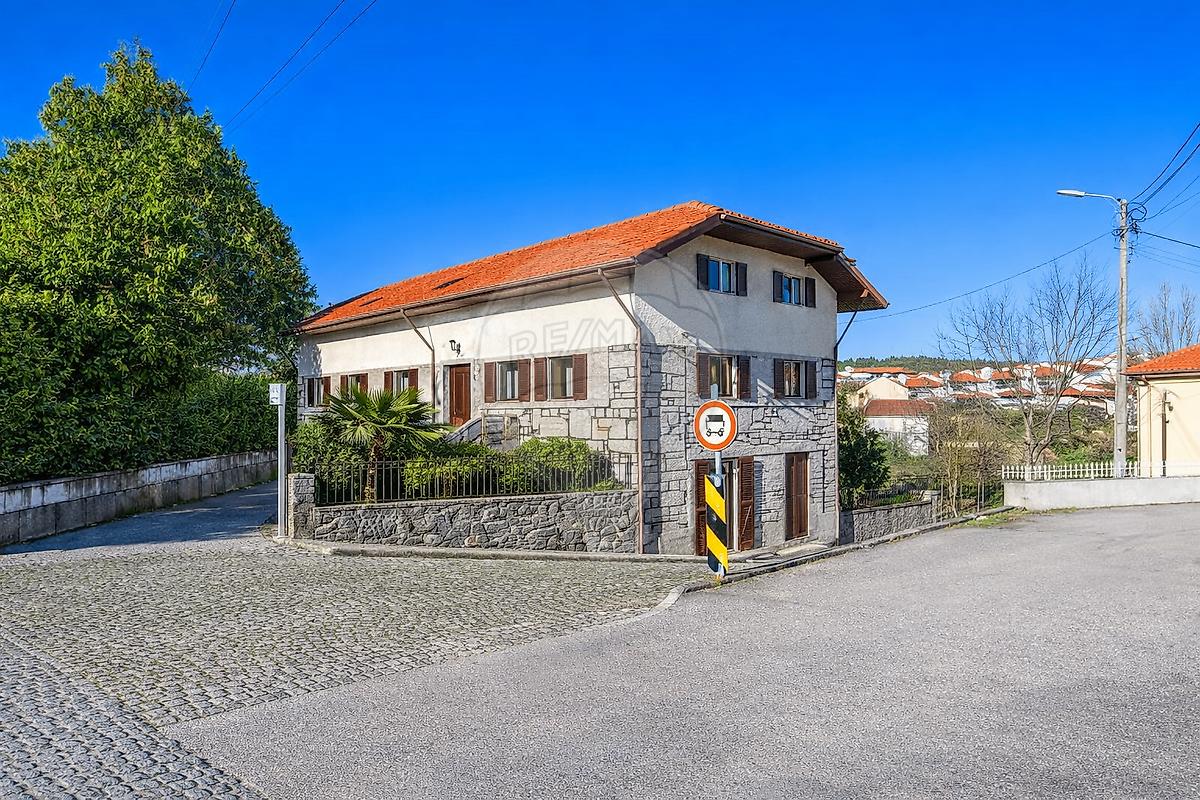 Moradia T11 para venda