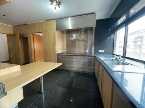 Apartamento T4 para venda