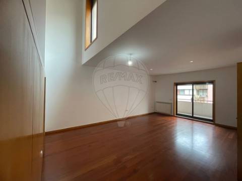 Apartamento T4 para venda