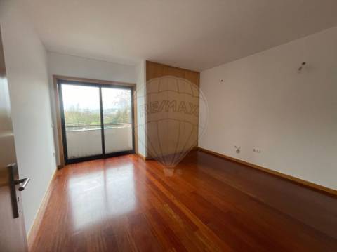 Apartamento T4 para venda