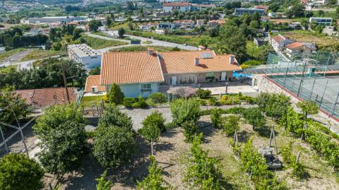 Moradia T5 para venda