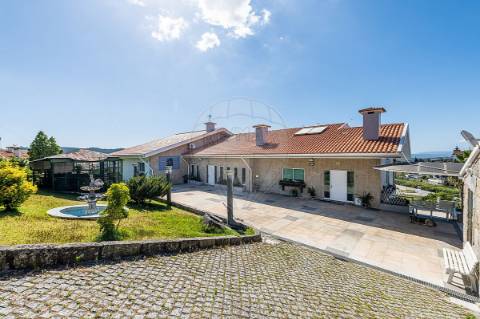 Moradia T5 para venda