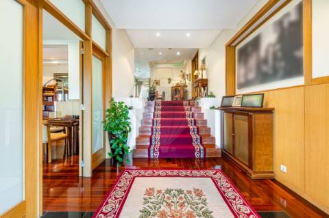 Moradia T5 para venda