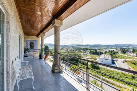 Moradia T5 para venda