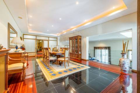 Moradia T5 para venda