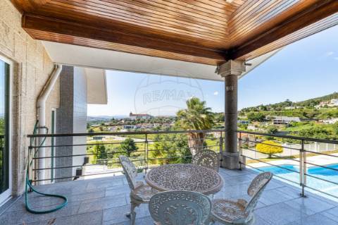 Moradia T5 para venda