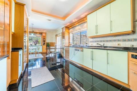 Moradia T5 para venda