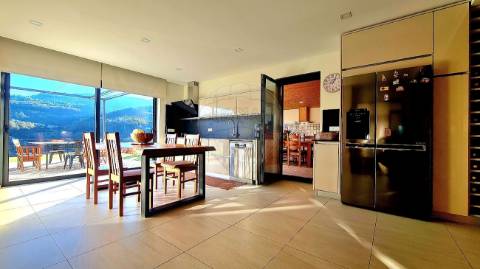 Moradia T4 para venda