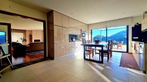 Moradia T4 para venda