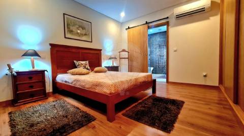 Moradia T4 para venda