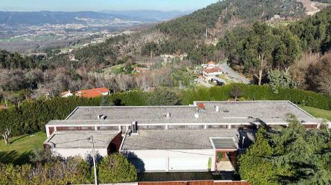 Moradia T4 para venda