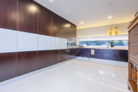 Moradia T4 para venda