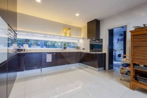 Moradia T4 para venda