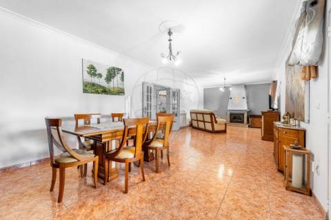 Moradia T4 para venda