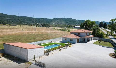 Moradia T5 para venda