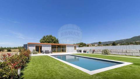 Moradia T5 para venda