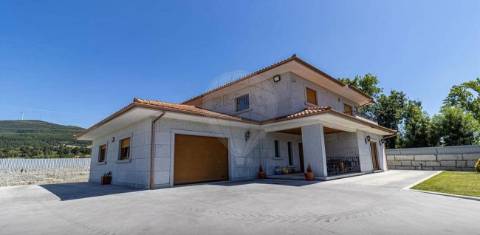 Moradia T5 para venda