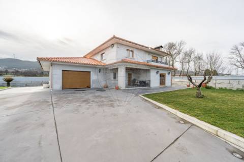 Moradia T5 para venda